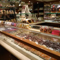 Haas & Haas wine and delicatessen