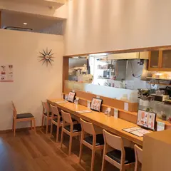 三日月とカフェ 伊予店