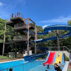綾てるはの森の宿 流れるプールとウォータースライダー