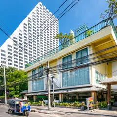 Royal Ivory Nana Hotel