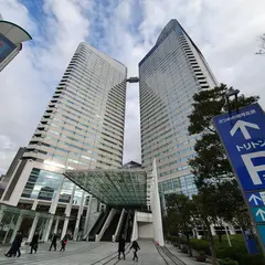 晴海トリトンスクエア前