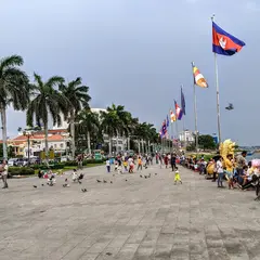Sisowath Riverside Park