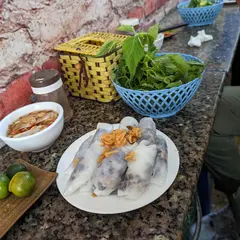 Cô Lan - Bánh Cuốn Thanh Trì
