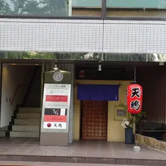 天鶏