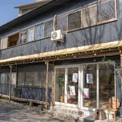 おせっかいハウス［昭和の寅や］（戸倉上山田温泉のゲストハウス）