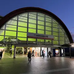 南海橋本林間田園都市駅前広場