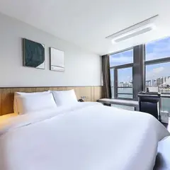 Gray 193 Hotel