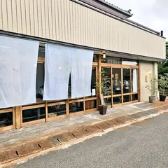 団吉氷店駐車場