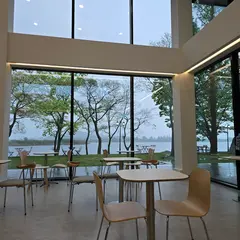 카페 흐른