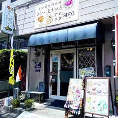 アムリタ インドスパイスカレーとナンと