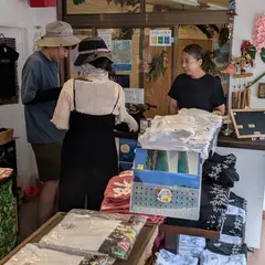 レンタサイクルステーションまんぼう（ソフトクリーム式根Tシャツ）