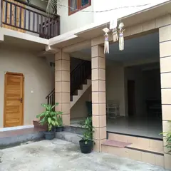 Made's House