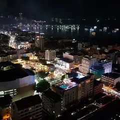 ザ ベース セントラル パタヤ バイ デュ シン