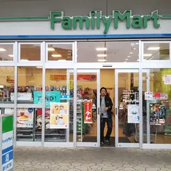 ファミリーマート 狭山市駅東口店
