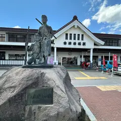 白虎隊士の像