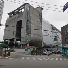 YG ENTERTAINMENT