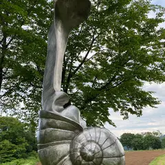「デンデンムシのオブジェ」中嶋大道
