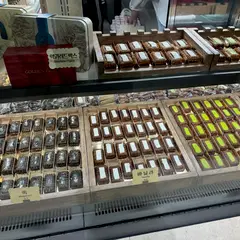 골든피스 더현대 서울 팝업스토어
