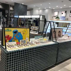 JINS 丸の内店