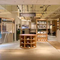 Cosme Kitchen Adaptation 渋谷ヒカリエ店