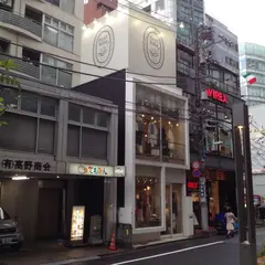 bisque by nest Robe 新宿