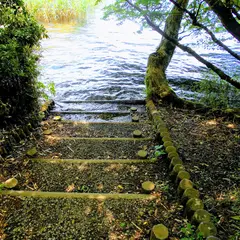 湖畔広場
