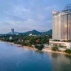S. Sriracha Hotel & Residence