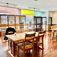 kitchen + Cafe with Dogs 雨やどり