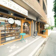 つばめパン&Milk 神の倉店 駐車場