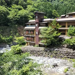 全館源泉掛け流しの宿 西山温泉 慶雲館