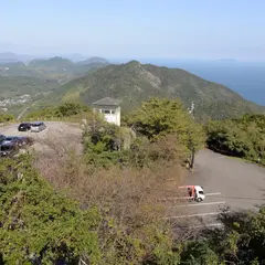 亀老山展望台大型駐車場