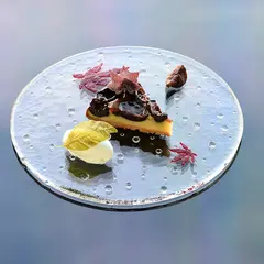 カンカン工場の草原のカフェ