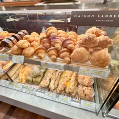 メゾン ランドゥメンヌ 新宿伊勢丹