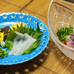 八ツ三館