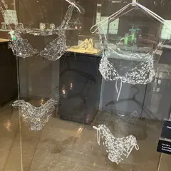 SUWAガラスの里の美術館