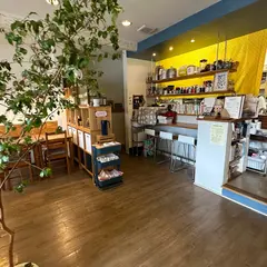 ｃａｆｅ・ｈｕｇｓ