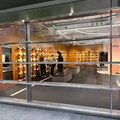 CONVERSE STORE HARAJUKU (コンバースストア原宿)