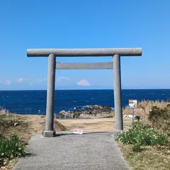 灯台と海がみえるみち(洲崎神社)