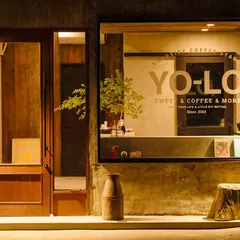 YO-LO. ROADSIDE COFFEE STAND