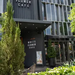 White Flower Cafe