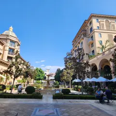 Beverly Cañon Gardens