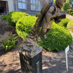 ジェット二宮金次郎像