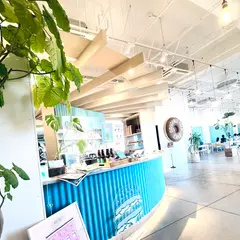 DOUGHNUT HOLIC CAVE