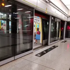 Admiralty Station