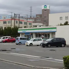 ファミリーマート 寝屋川下木田店
