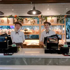 呉宝春店 台中高鉄店 WuPaoChun Bakery 1-6 及 7-12 票閘口旁