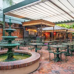 Cafe Beignet, Bourbon Street
