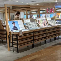 JINS 阪急梅田三番街店