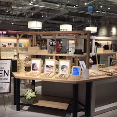 オーマイグラス東京 梅田 蔦屋書店