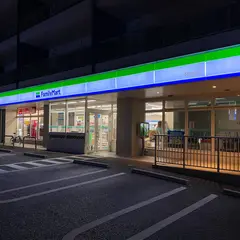 ファミリーマート 本部山川店